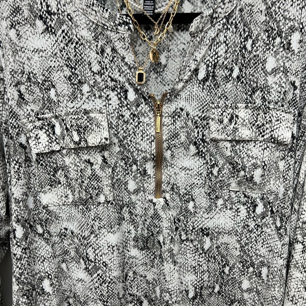 Ellen Tracy Black and White Blouse - Picture 3 of 3